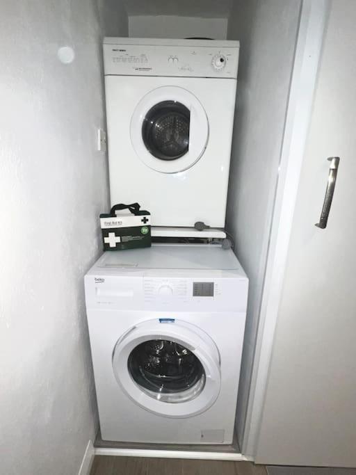Newly Renovated 1 Bedroom Flat With Garden Pergola Ennis Dış mekan fotoğraf